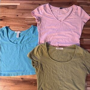 Juniors/women’s lot of 3 medium crop top t shirts. Mixed brands EUC